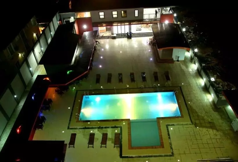 هتل Best Western Plus Elomaz