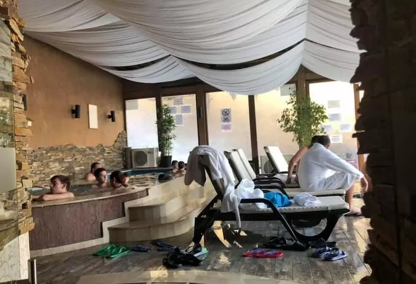 酒店 Forest Glade апартаменти и стаи за гости