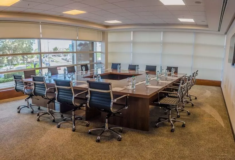 בית מלון כפרי Hilton Garden Inn Montevideo