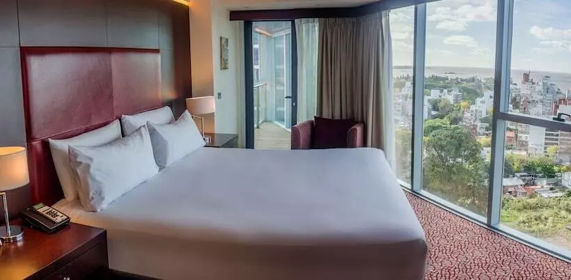 בית מלון כפרי Hilton Garden Inn Montevideo