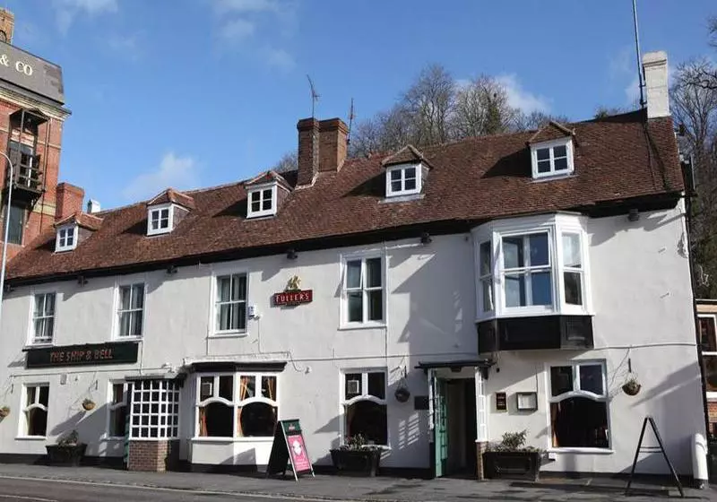 호텔 The Ship And Bell