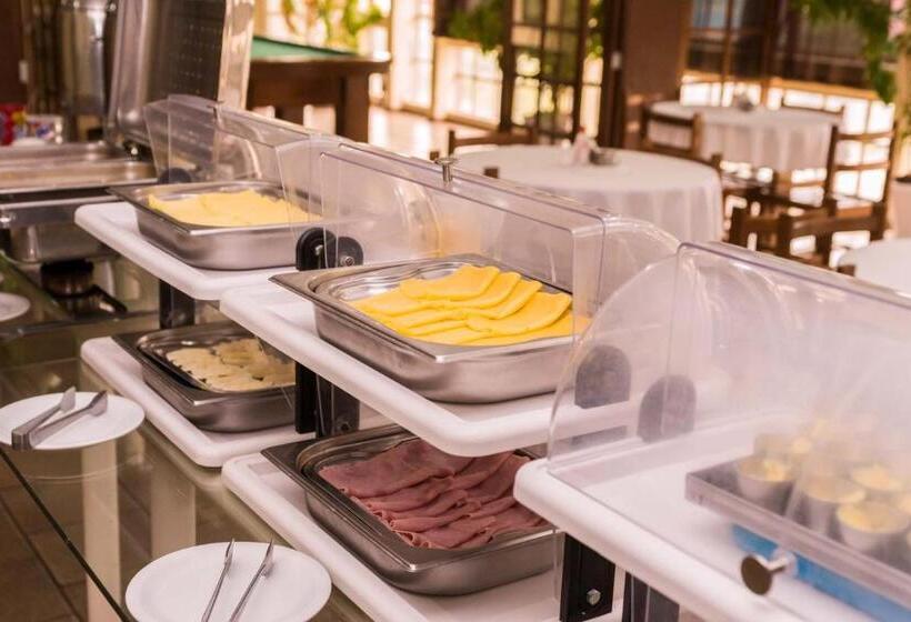 Отель Stratus Vila