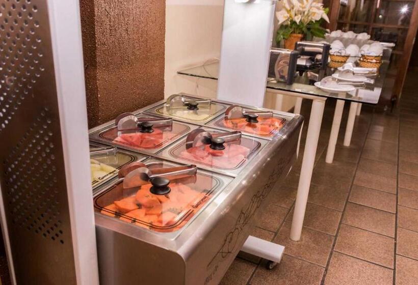 Отель Stratus Vila