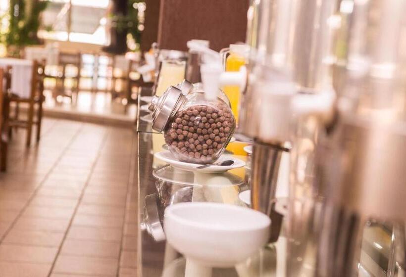 Отель Stratus Vila