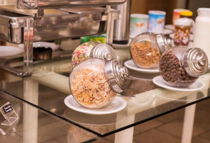 Отель Stratus Vila