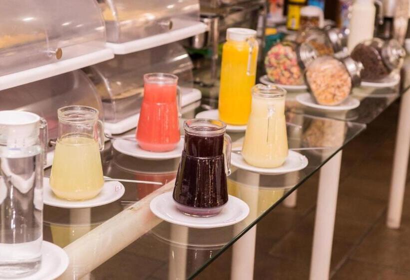 Отель Stratus Vila