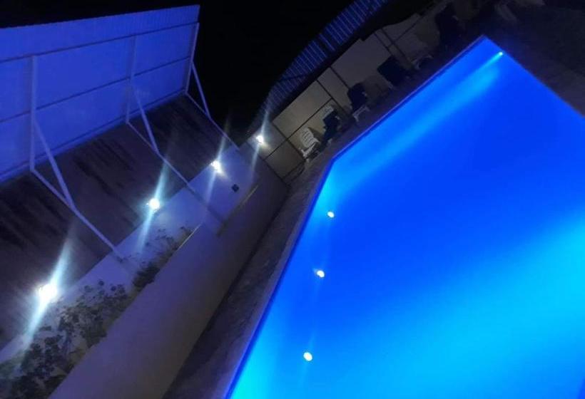 West Coast View Studios & Appartment