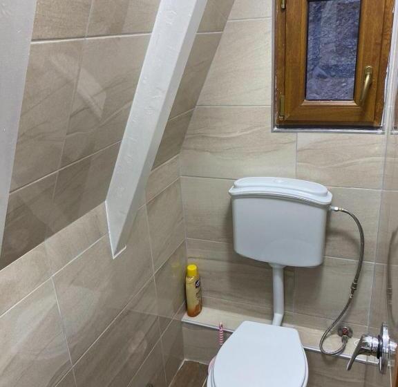 تختخواب و صبحانه Guesthouse Te Pjerini Selcë Cem