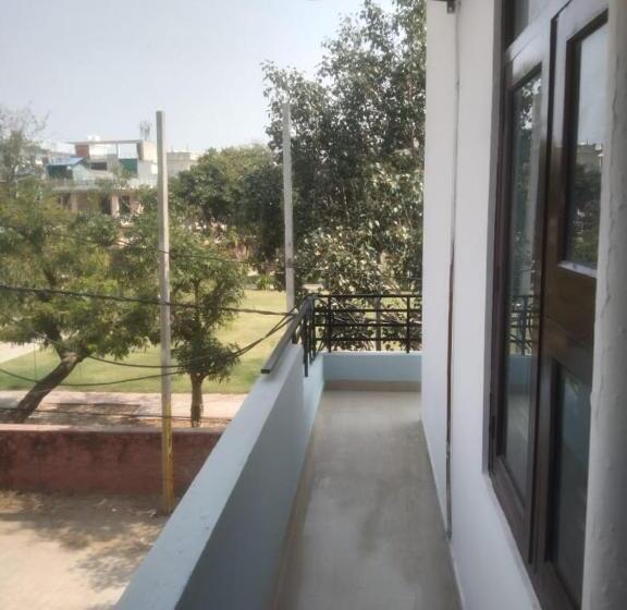 בית מלון כפרי Dev  Mansarovar