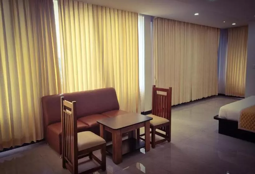 Hotelli Sadanand S Highway Inn, Tumkur