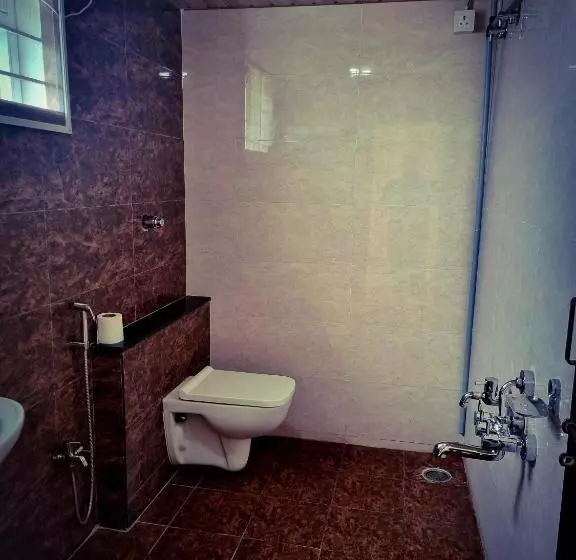 Hotelli Sadanand S Highway Inn, Tumkur
