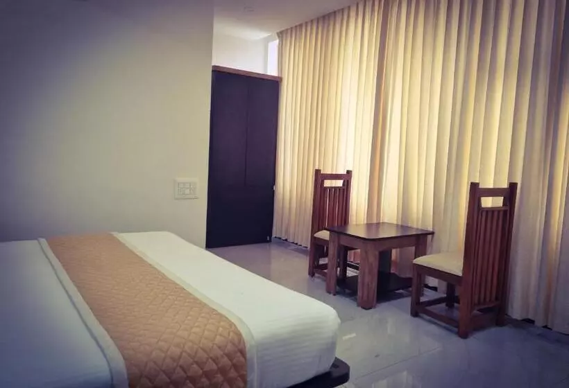 Hotelli Sadanand S Highway Inn, Tumkur