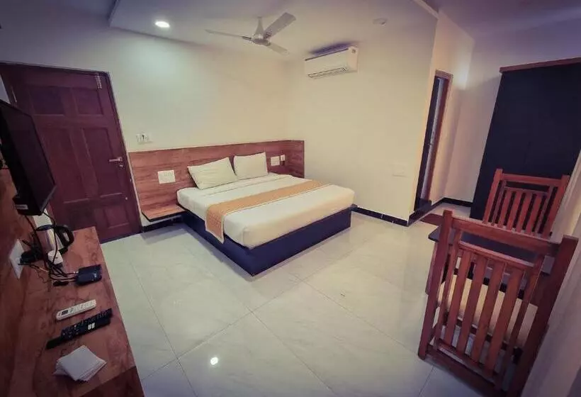 Hotelli Sadanand S Highway Inn, Tumkur
