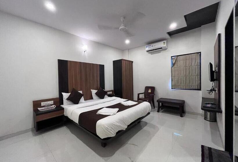 酒店 Sarthak Residency