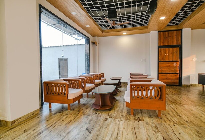 호텔 Celebrate Inn