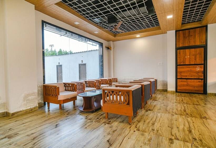 호텔 Celebrate Inn