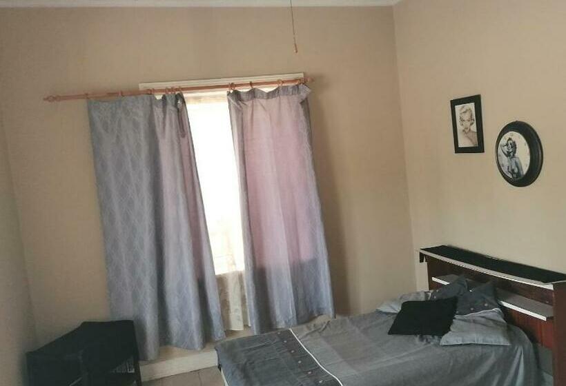 هاستل Budget Accommodation