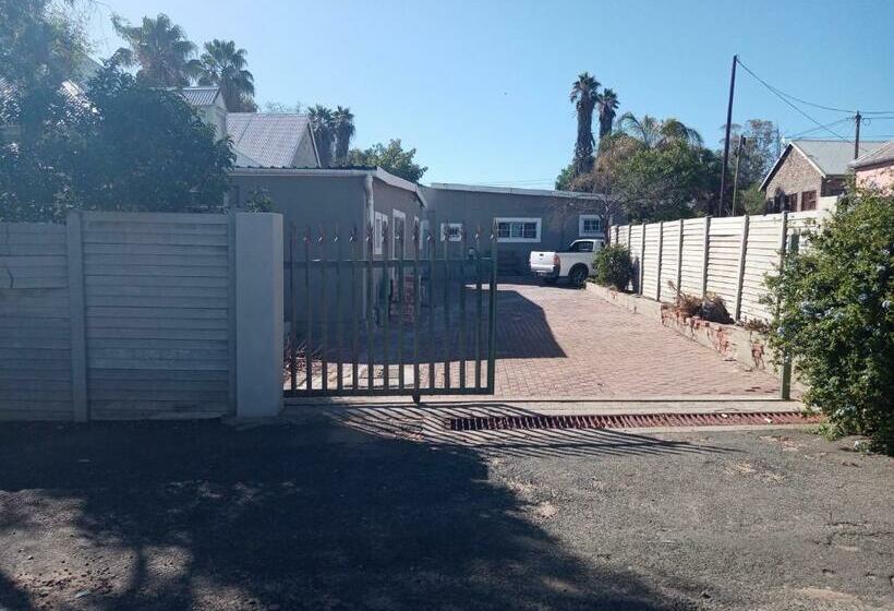 هاستل Budget Accommodation