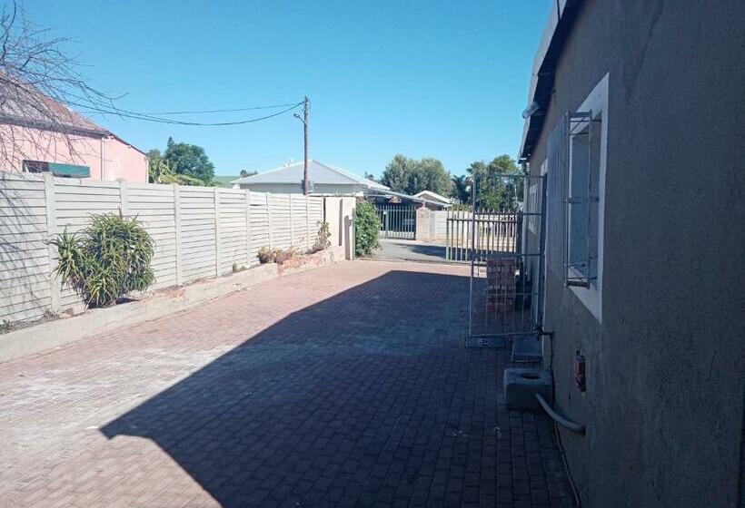 هاستل Budget Accommodation