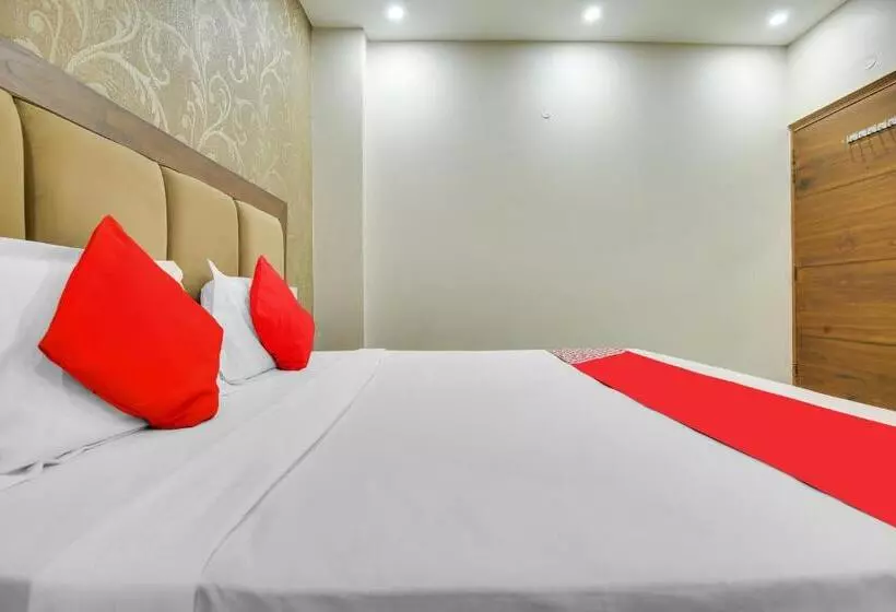 هتل Collection O R.r Eleven