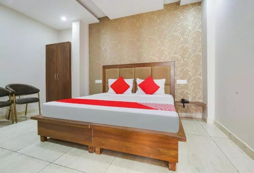 هتل Collection O R.r Eleven