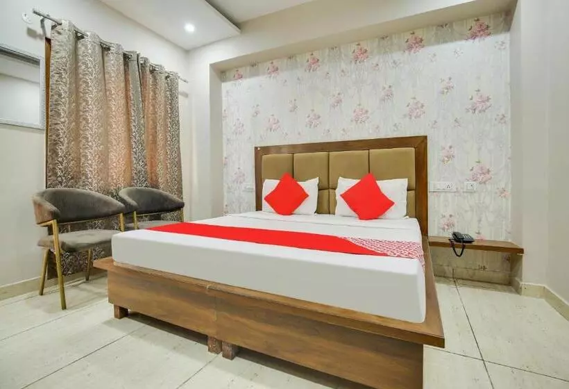 هتل Collection O R.r Eleven