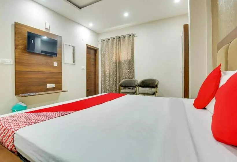 هتل Collection O R.r Eleven