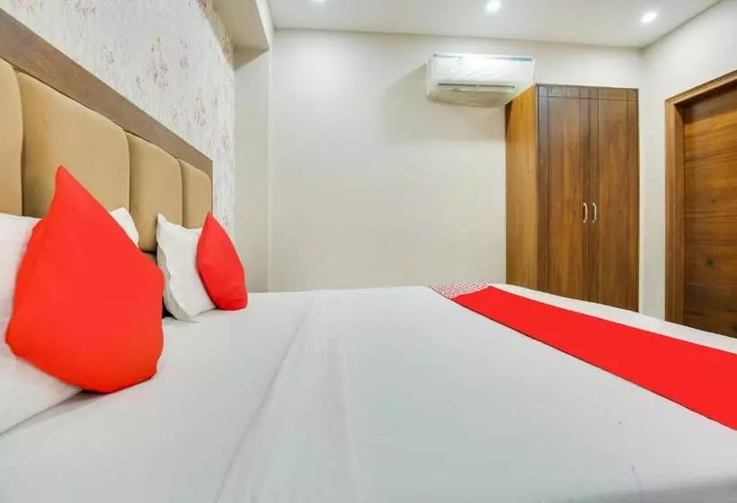 هتل Collection O R.r Eleven