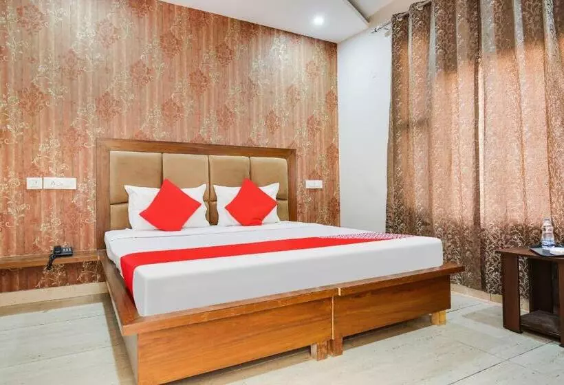 هتل Collection O R.r Eleven