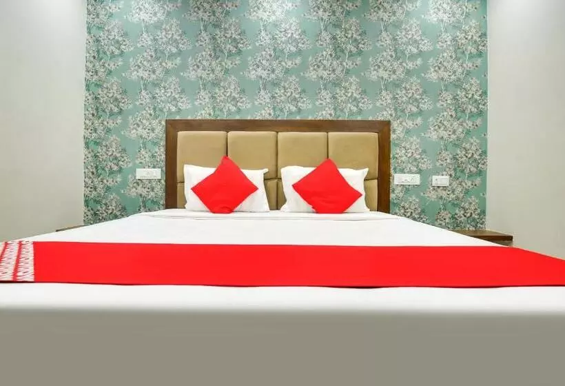 هتل Collection O R.r Eleven