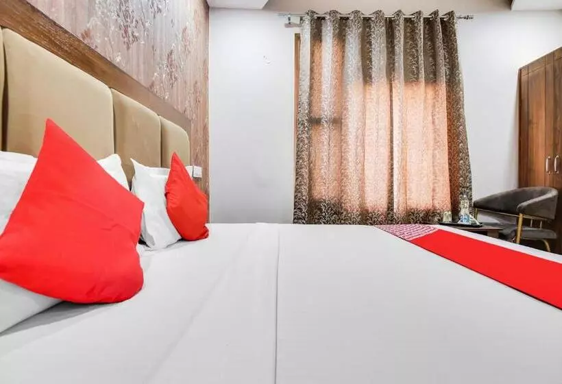 هتل Collection O R.r Eleven