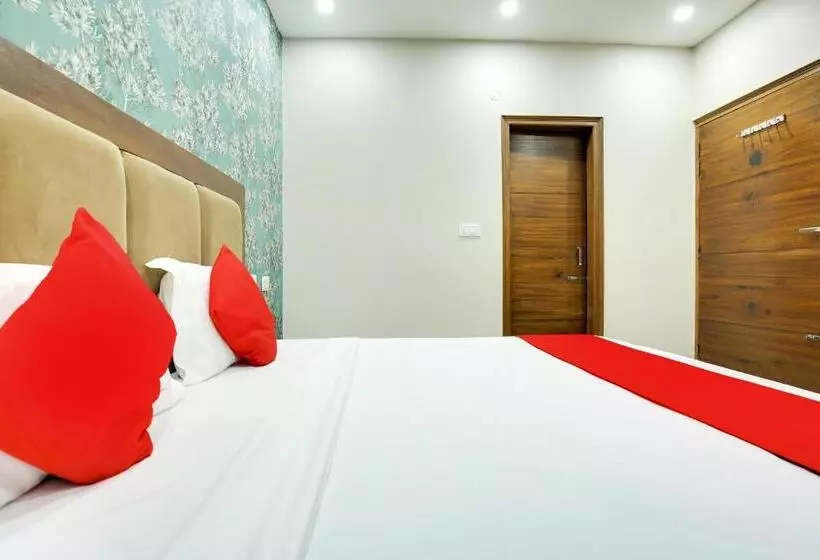 هتل Collection O R.r Eleven