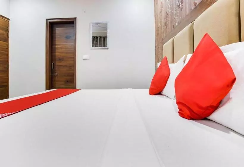 هتل Collection O R.r Eleven