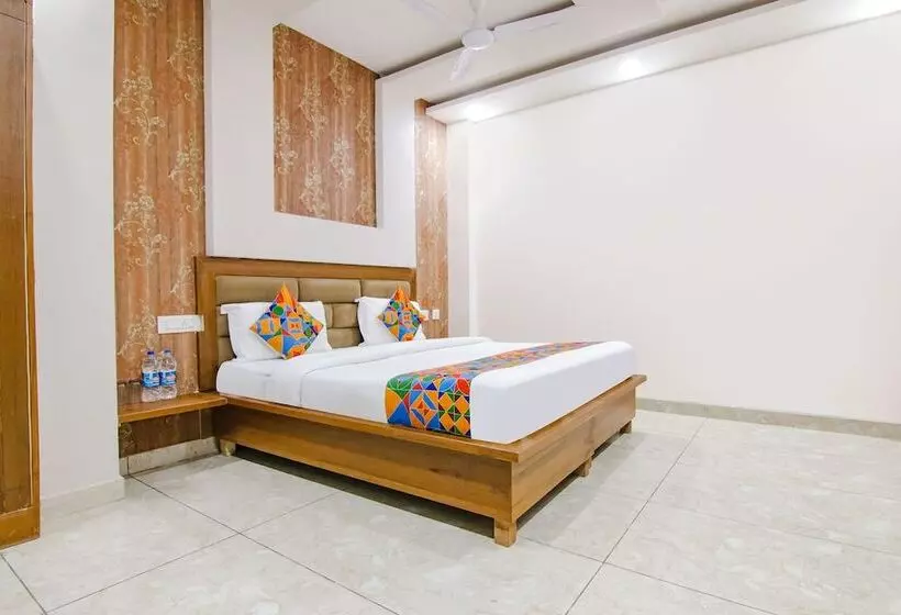 هتل Collection O R.r Eleven