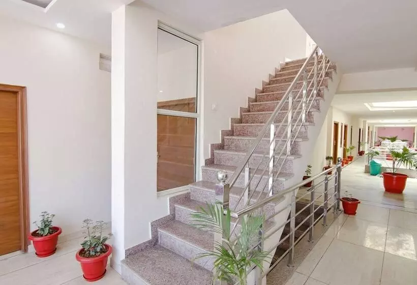 هتل Collection O R.r Eleven