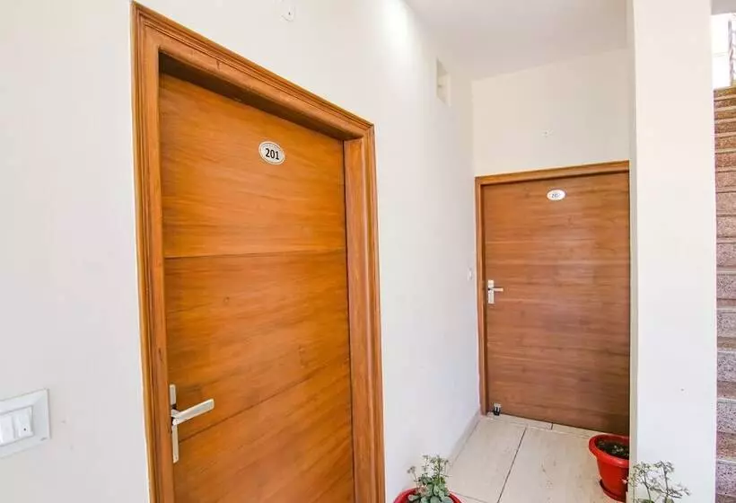 هتل Collection O R.r Eleven