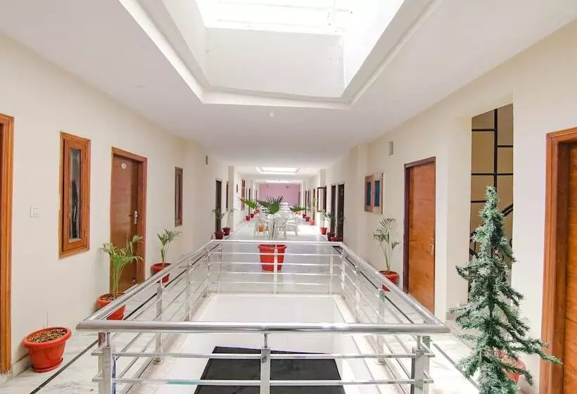 هتل Collection O R.r Eleven