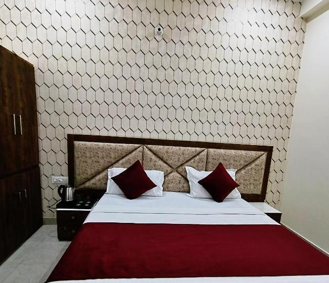 בית מלון כפרי Hare Krishna Ambiance Vbn