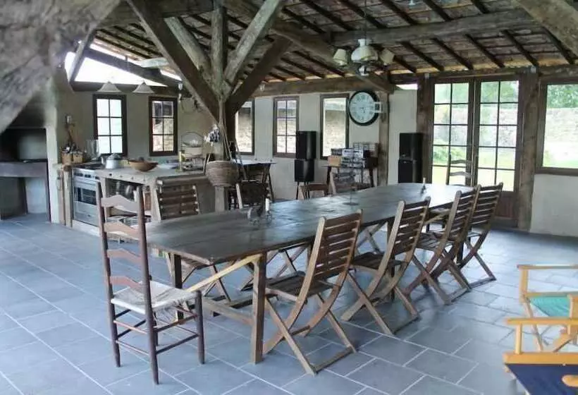 Aamiaismajoitus (B&B) Château De Montautre