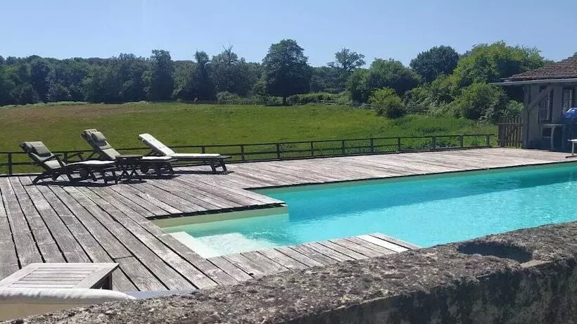 Aamiaismajoitus (B&B) Château De Montautre