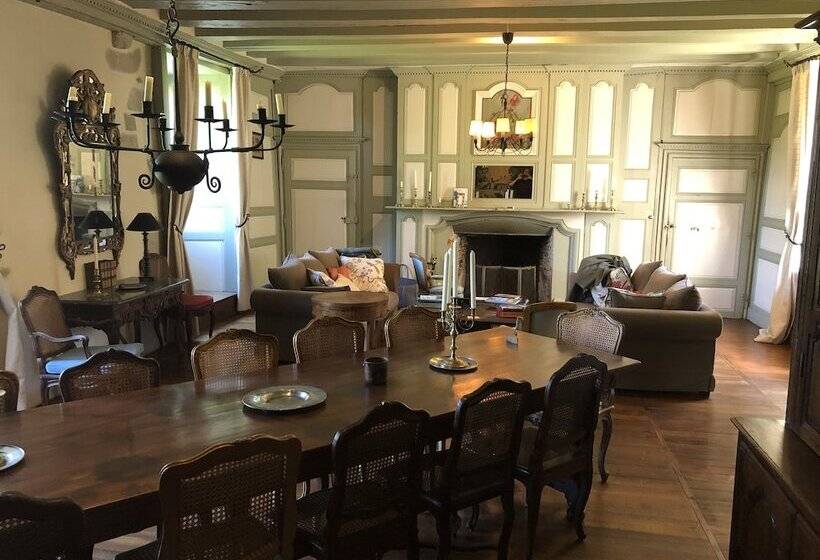 צימר Château De Montautre