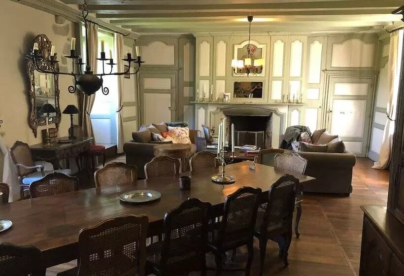 Aamiaismajoitus (B&B) Château De Montautre