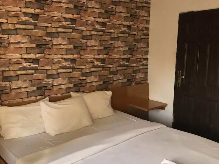 Cuzzi Bed & Breakfast