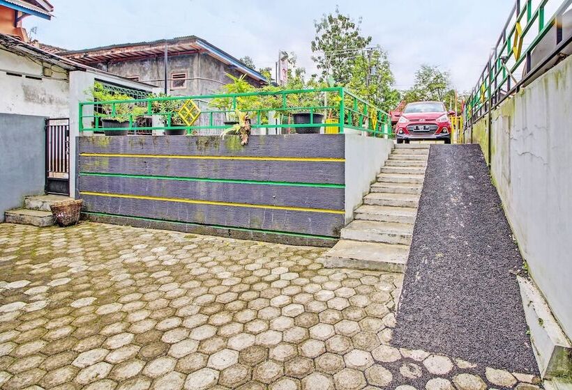 בית מלון כפרי Capital O 92250 Hall & Guesthouse Kowapi Syariah