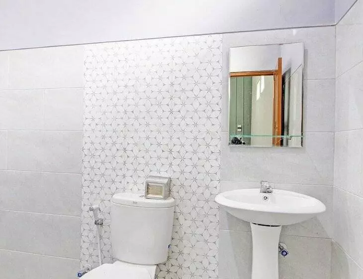 Hotelli Capital O 92250 Hall & Guesthouse Kowapi Syariah