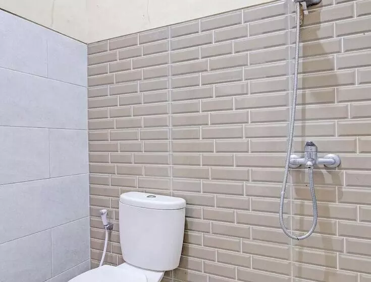 Hotelli Capital O 92250 Hall & Guesthouse Kowapi Syariah