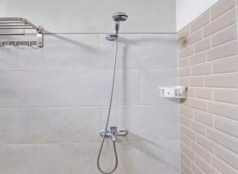 Hotelli Capital O 92250 Hall & Guesthouse Kowapi Syariah