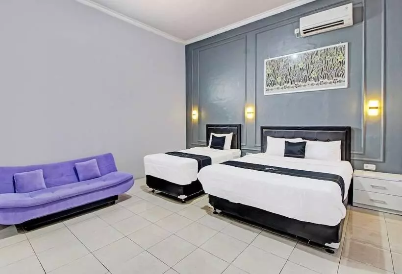 Hotelli Capital O 92250 Hall & Guesthouse Kowapi Syariah