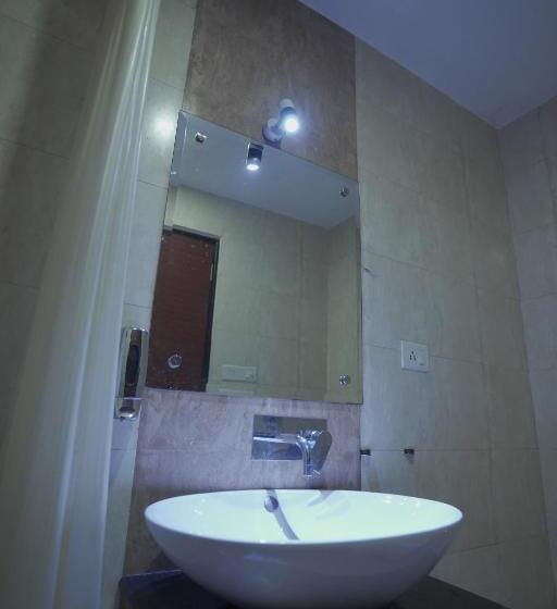 Geetika Galaxy Hotel By Wb Inn