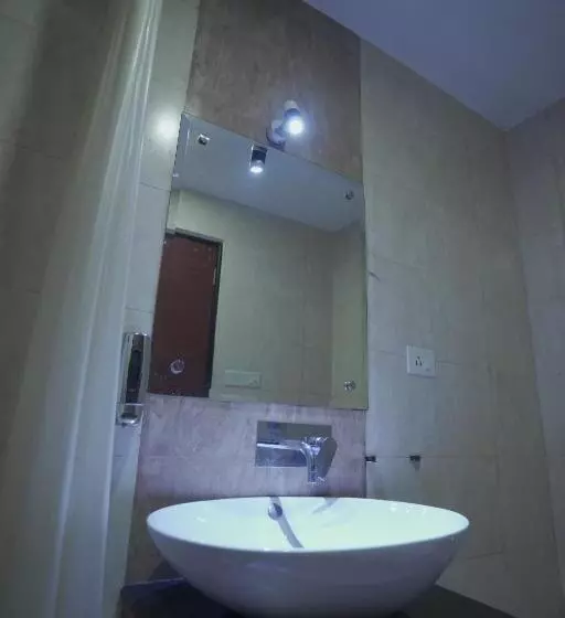 Geetika Galaxy Hotel By Wb Inn